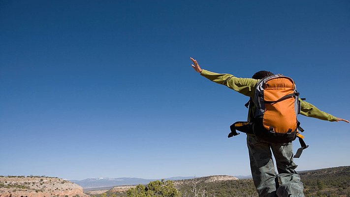 Wanderer vor Landschaft