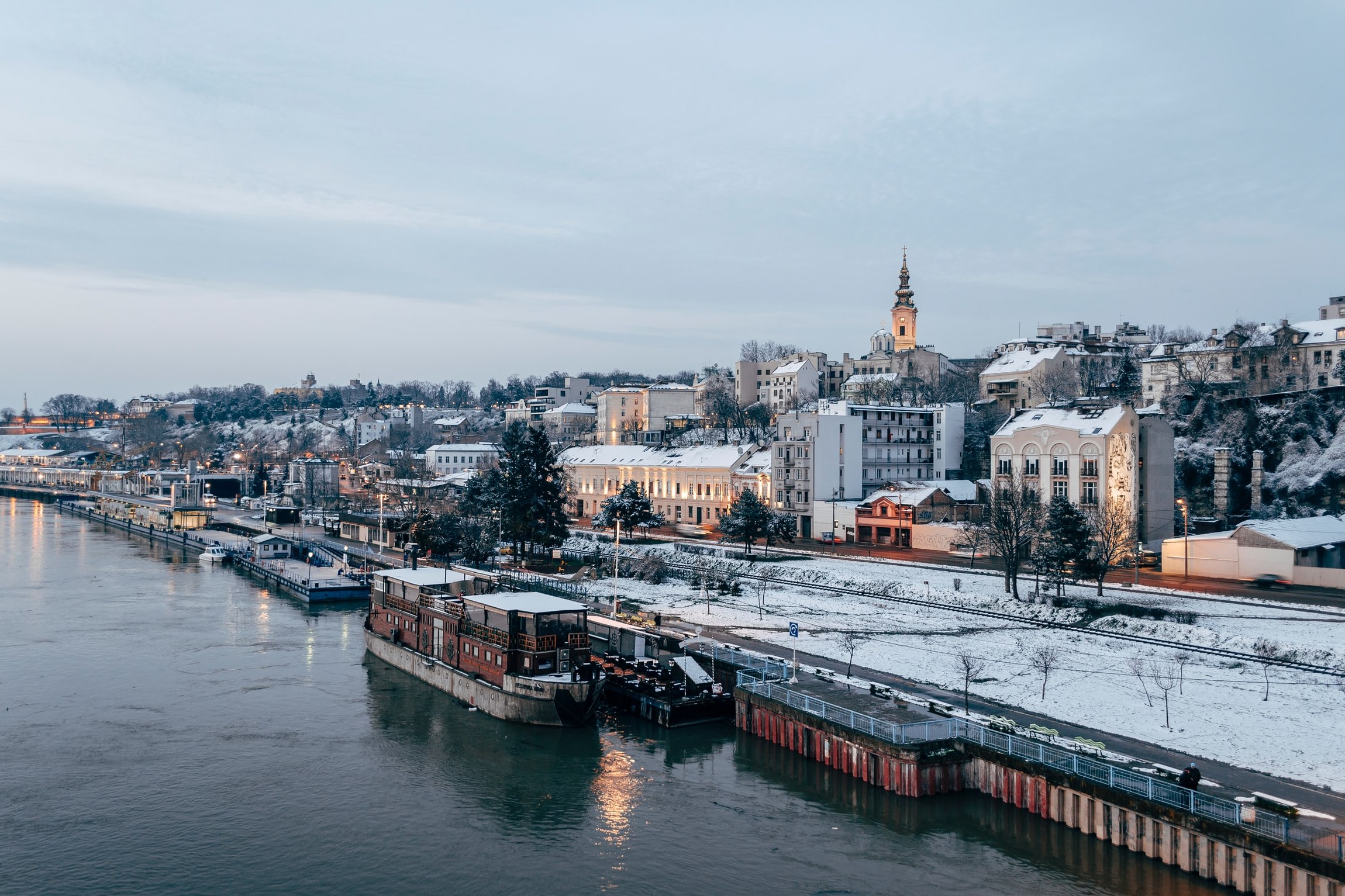 verschneite Stadt
